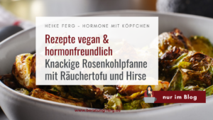 Mehr über den Artikel erfahren Knackige Rosenkohlpfanne mit Räuchertofu und Hirse