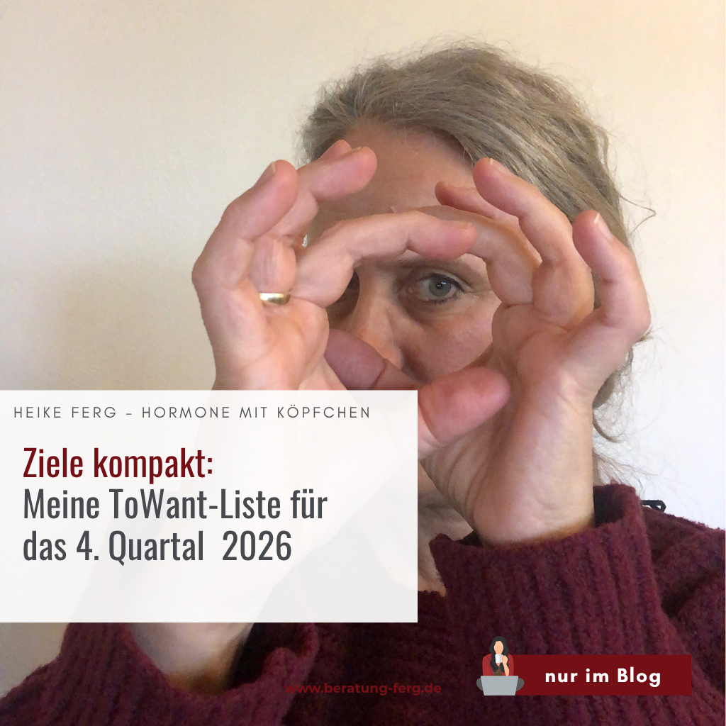 Heike Ferg formt mit den Händen ein Fernglas vor den Augen und blickt auf ihre To-Want-Liste für das 4. Quartal 2026